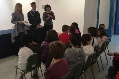 Durante, Gancedo y Cuenca, en el acto en la biblioteca de Trobajo. DL