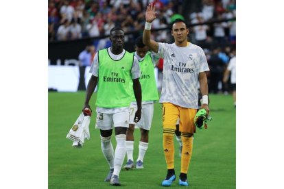 Mendy, a la izquierda, ya se entrenó con el grupo. JORGE CAMPOS.