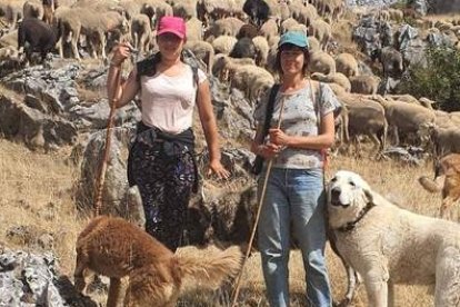 Celia Gutiérrez Prado y Raquel Martín Varela en Las Pintas de Salamón. DL