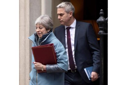 Theresa May saliendo de Downing Street. WILL OLIVER