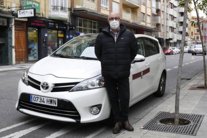 Reportaje sobre el toque de queda. F. Otero Perandones.