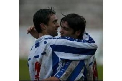 La sociedad formada por los dos atacantes deportivistas se ha puesto de moda en la Segunda B