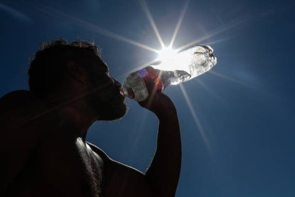 Las temperaturas, demasiado altas para estas fechas, bajarán a partir de la próxima semana en León. ANDRE COELHO