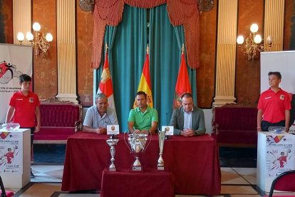 Un momento del acto de presentación y sorteo de la quinta edición de la Copa Castilla y León. DL