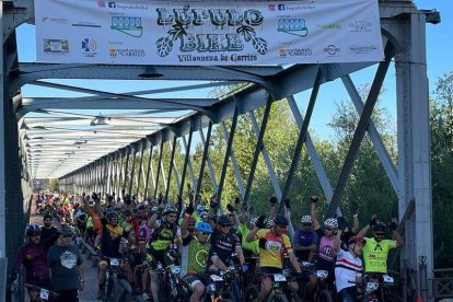 Instantes antes de la salida de la carrera de montaña. LA20VEINTE