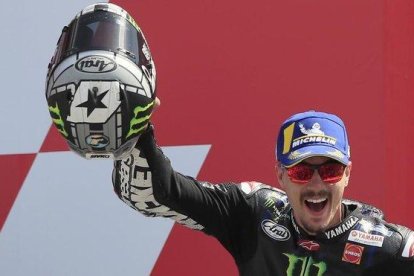 Maverick Viñales (Yamaha) celebra su victoria en el GP de Holanda.