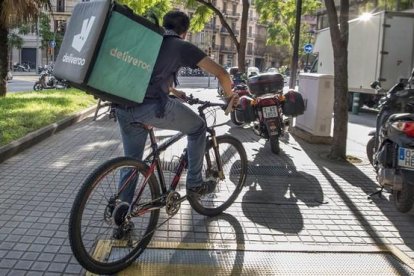 Repartidor de la empresa Deliveroo.