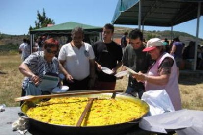 Un momento de las actividades gastronómicas de la fiesta socialista.