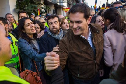 Albert Rivera junto a la líder de Cs en Cataluña, Inés Arrimadas, en Barcelona. ENRIC FONTCUBERTA