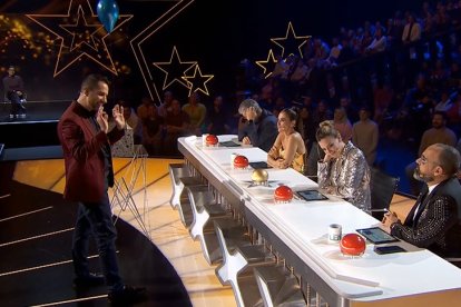 Un momento de la actuación del mentalista leonés Vicente Lucca en GOt Talent. TELECINCO