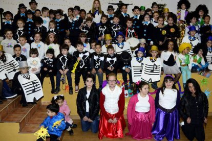 La jornada de convivencia de los alumnos tuvo lugar en la casa de cultura de la localidad. ACACIO