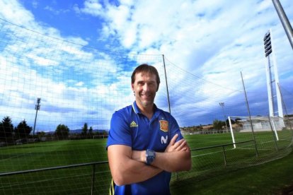 Julen Lopetegui posa en  la ciudad deportiva de la federación en Las Rozas.