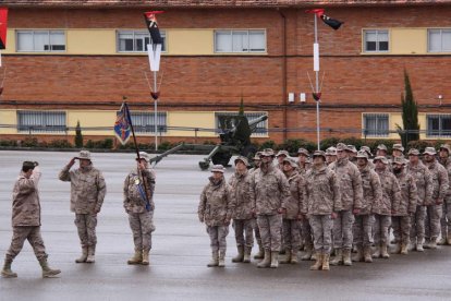 El personal de la unidad, formado en el acuartelamiento del Conde de Gazola.