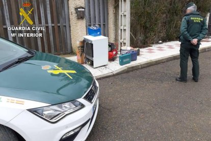 Material recuperado por la Guardia Civil en Villasinta