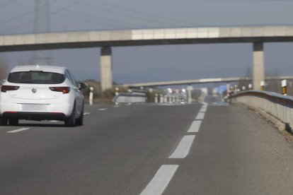 Autovía en León. FERNANDO OTERO