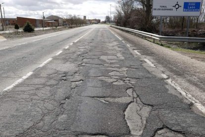 El deterioro en N-630 es apreciable en todo el trazado al sur de León.