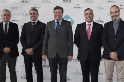 Eduardo Diego, delegado territorial de la Junta de Castilla y León en León; Rubén Badiola, director de Operaciones de TRESCA Ingeniería; Carlos Fernández Carriedo, consejero de Economía y Hacienda de la Junta de Castilla y León; Francisco Carro, director general de la Junta de Castilla y León y Alfonso Arroyo, director general de Energías y Minas de la Junta de Castilla y León. DL