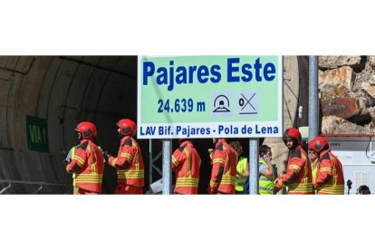 Simulacro de rescate de emergencia de Adif en la variante de Pajares. J. CASARES