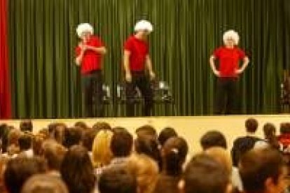 El colegio de La Anunciata disfrutó de un teatro muy participativo y en inglés