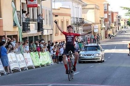 Iván Romeo logró la victoria en Benavides de Órbigo. DL