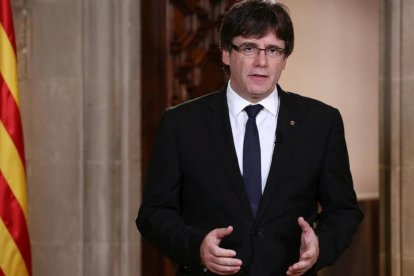 Puigdemont, durante su declaración institucional desde el Palau de la Generalitat.