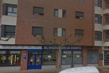 Imagen de la administración de lotería de Astorga que ha vendido el boleto premiado. GOOGLE MAPS