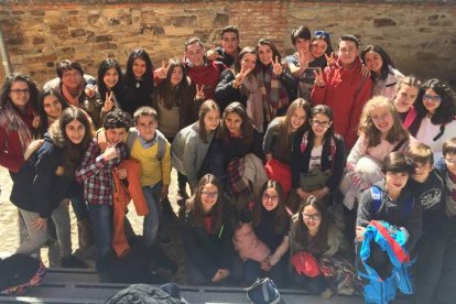 Los alumnos ganadores de Ávila y los estudiantes de Palencia visitan el Museo del Chocolate. A.V.