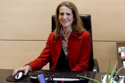 La infanta Elena en su despacho de la Fundación Mapfre.