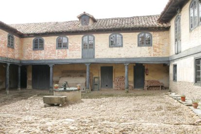 Imagen del patio de la Casona de Sierra Pambley. NORBERTO