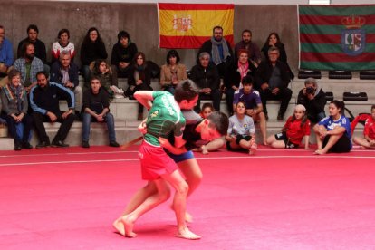 Pocos años, mucha calidad y cada agarre, incluso de exhibición, disputado con plena entrega. A. B.