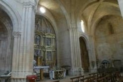 Interior de la iglesia del monasterio cisterciense de Sandoval