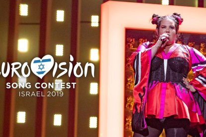 Netta, ganadora de Eurovisión 2018, sobre el escenario del Altice Arena de Lisboa.