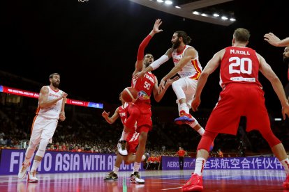España empieza con un rotundo triunfo su andadura en el Mundial (101-62)