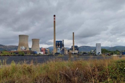 Todavía no se ha demolido ningún edificio o construcción como la emblemática chimenea o las torres de refrigeración. DL