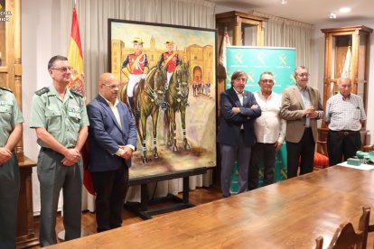 La Comandancia de la Guardia Civil de León ha recibido por parte de la junta vecinal de San Cibrián de Ardón un cuadro con motivo de su patrona La Virgen del Pilar. DL