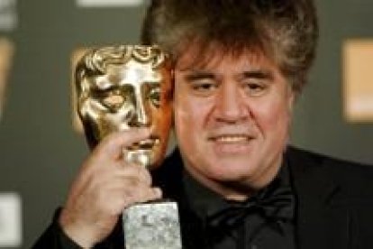 Pedro Almodóvar, emocionado ayer tras recibir el César a la mejor película europea