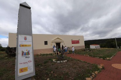 La Domus se emplaza en la salida de Carucedo hacia Las Médulas y costó 600.000 euros.