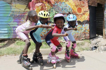 Jean Obunde, Milestone Otieno, Zuina Omari y Jow Otieno, los más pequeños del club deportivo de Nairobi. JÈSSICA MARTORELL