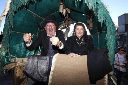 Celebración de la ‘Boda de viudos’, durante la romería de 'La Melonera'