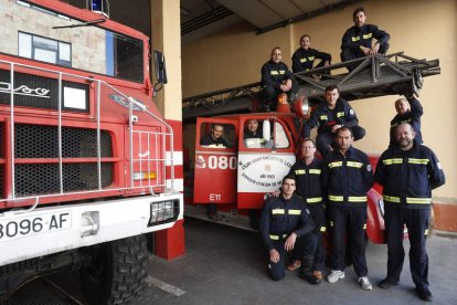 Los bomberos celebraron ayer la festividad de su patrono, San Juan de Dios. JESÚS F. SALVADORES