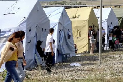 Imagen de refugiados de Nagorno Karabaj en territorio ruso. EFE