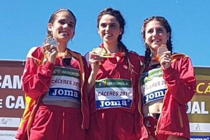 Marta García (izquierda) se colgó la plata individual. GASPAR LUNA