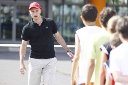 Bernabé durante uno de los campus que dirigió en su etapa como jugador de Baloncesto León.