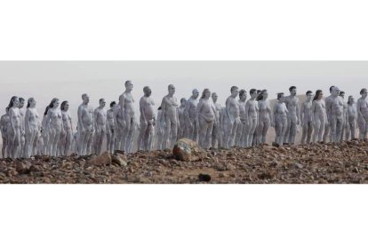 Los voluntarios que han posado para el conocido fotógrafo Spencer Tunick. ABIR SULTAN