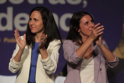 Ione Belarra junto a Irene Montero. FERNANDO ALVARADO