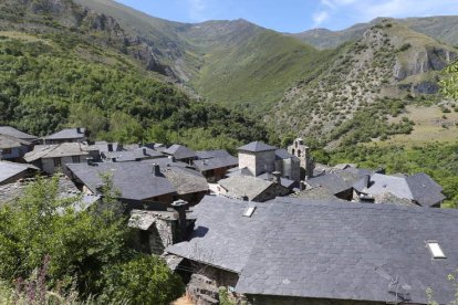 Peñalba de Santiago recibió en enero el distintivo que lo acredita como uno de los pueblos más bonitos de España. L. DE LA MATA