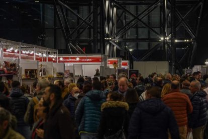 El Palacio de Exposiciones de León acoge la Feria de Productos de León hasta mañana. RAMIRO