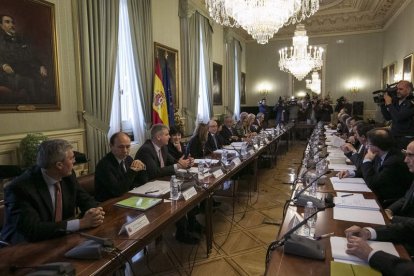 La sesión constitutiva de la comisión de expertos del pasado 23 de febrero. SANTI DONAIRE