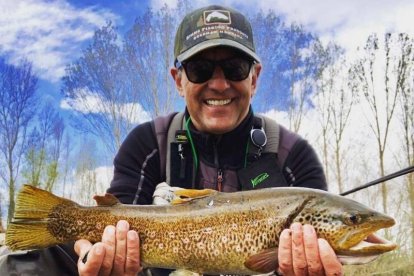 Álvarez Tejedor sumará en la República Checa su tercer Mundial Máster de Salmónidos Mosca.