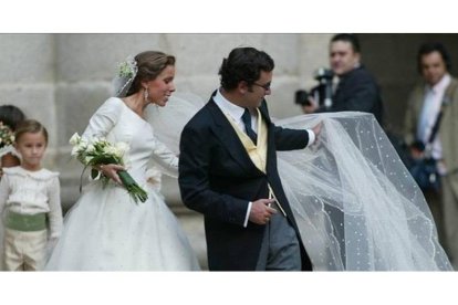 Ana Aznar y Alejandro Agag, el día de su boda, en septiembre del 2002, en San Lorezo del Escorial (Madrid).